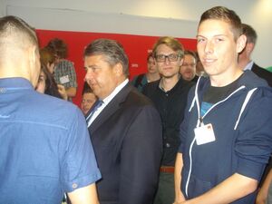 Sigmar Gabriel nimmt Lukas und Florian in die SPD auf