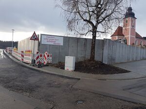 Gegen diese Mauer beschweren sich die Bürger zurecht.